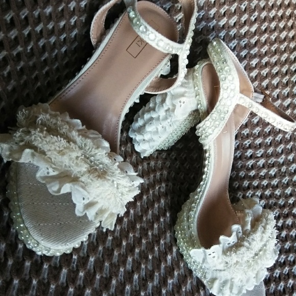 Ladies Shoes - Picture 1 of 6